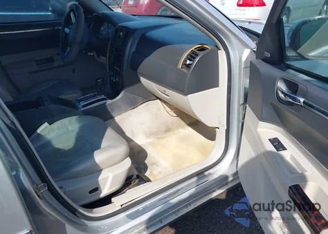 2005 Chrysler 300C z USA, uszkodzony, nr VIN 2C3JA63HX5H572237